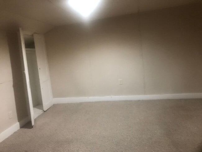 Building Photo - 344 S Queen St