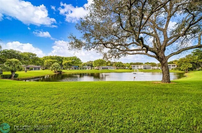 Building Photo - 3611 Oaks Clubhouse Dr