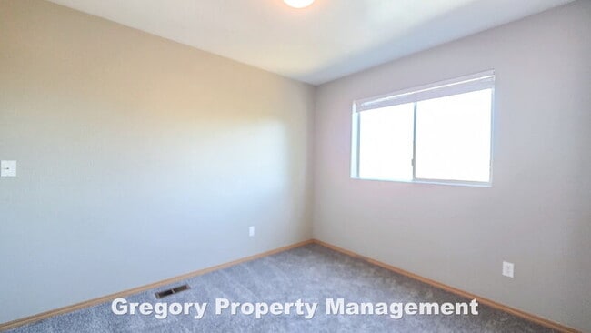Building Photo - 7 60th Pl SE