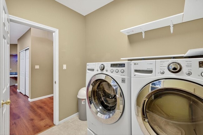 Building Photo - Stunning 4,166 Sq. Ft. Home in Westridge Oaks – Upgraded Throughout!