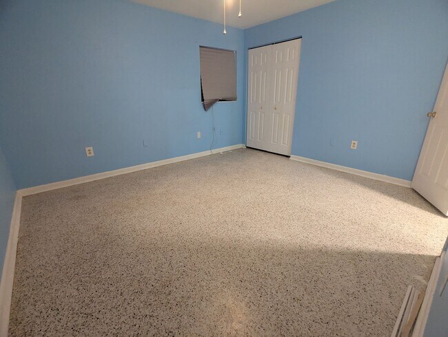 Building Photo - For Rent: 4 Bedroom, 3  Bathroom, Office/Den, Sunroom/Florida room, Large Shed, Huge backyard