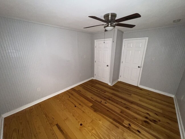 Building Photo - 3-Bedroom Home with Hardwood Floors & Open Living Space – Deposit Alternative Available!