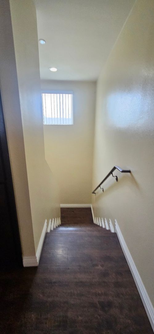 Building Photo - 75(611)