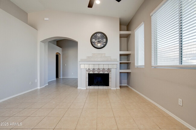 Building Photo - 4402 E Creosote Dr