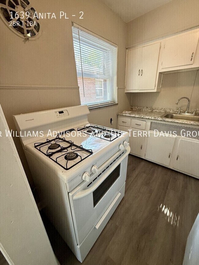 Building Photo - 1639 Anita Pl