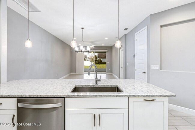 Building Photo - 7644 Loren Cove Dr