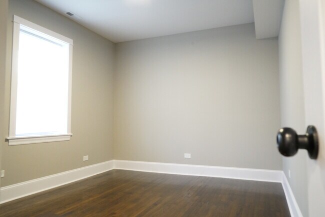 Building Photo - 2620 N Springfield Ave