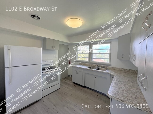 Building Photo - 1102 E Broadway St