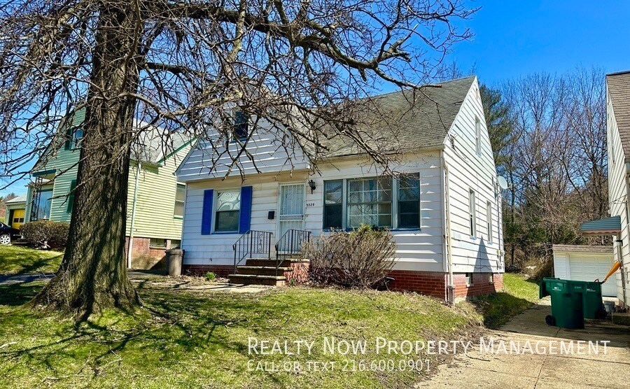 Primary Photo - 5329 Vine St