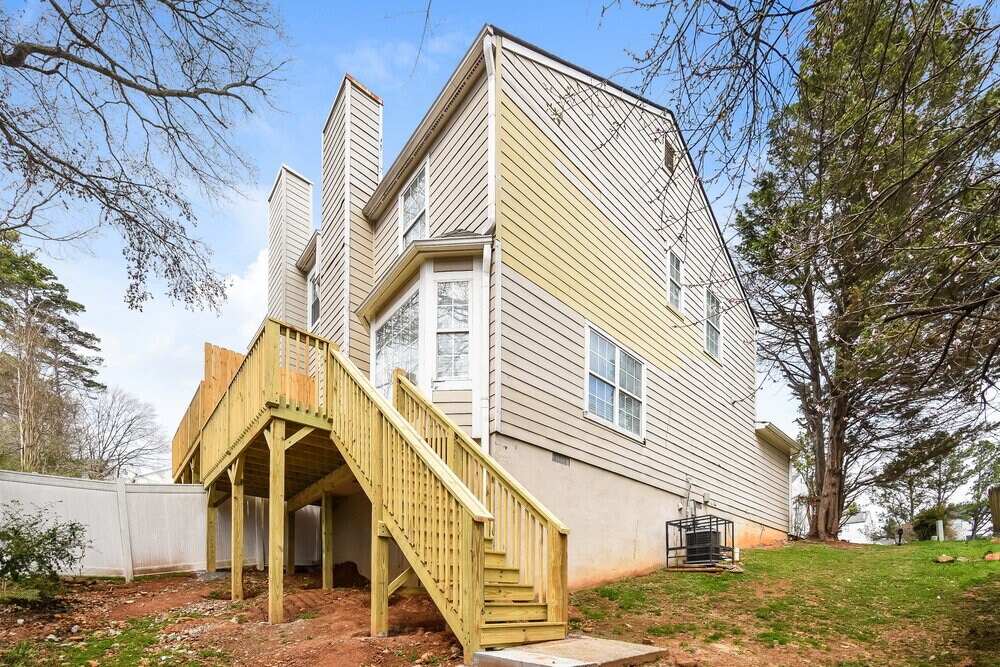 Building Photo - 1683 Barrington Overlook