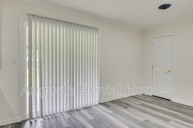 Building Photo - 3623 Columbine Dr