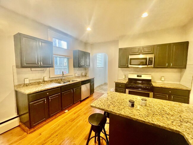 Building Photo - Beautifully Renovated 3-Bedroom 2.5 Rental...