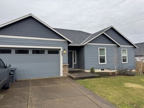 Building Photo - 903 Riley Dr NE