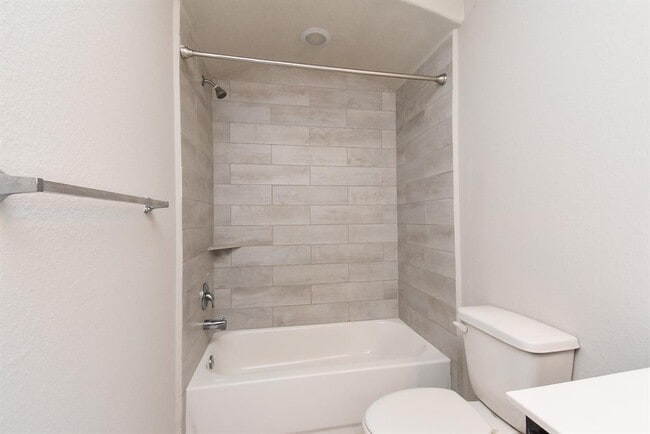 Building Photo - 2330 Honey Heights Ln