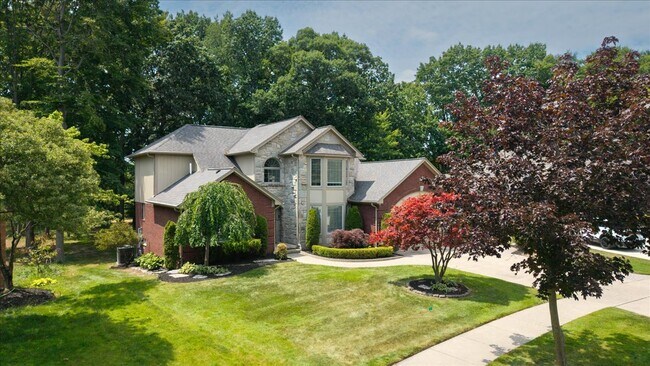 Building Photo - 38291 River Park Dr
