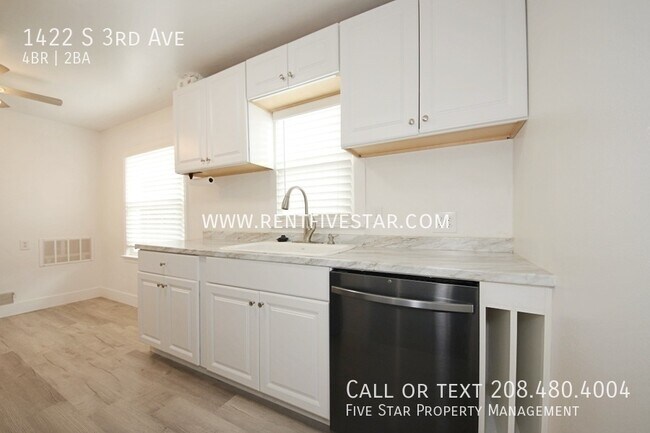 Building Photo - 1422 S 3rd Ave
