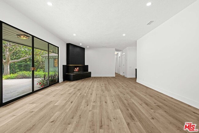 Building Photo - 1027 Acanto Pl