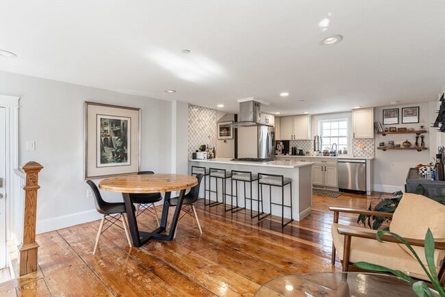 Building Photo - 8 Osborne St