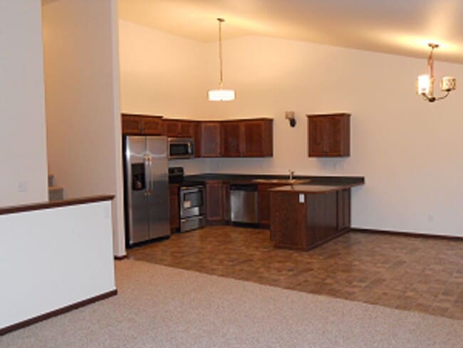 Building Photo - 3 Bed 3 Bath Twin Home