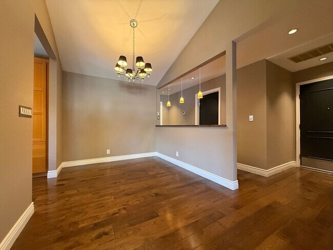 Building Photo - 2343 Fairway Dr