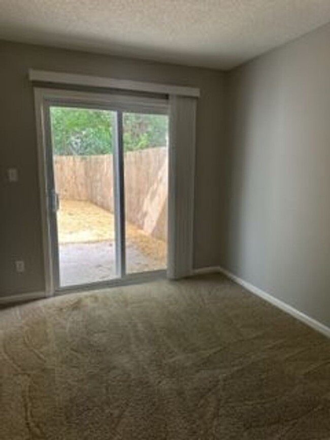 Building Photo - Cozy two-bedroom single-story townhouse