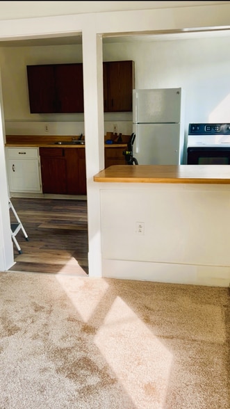Nook between kitchen and livingroom - 526 N State St