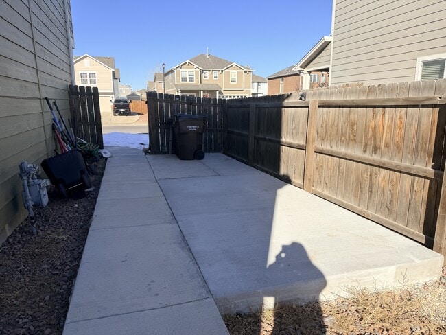 Building Photo - 9545 Sand Myrtle Dr