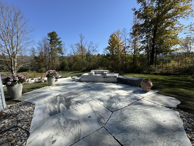 Building Photo - 57 Taconic Rd