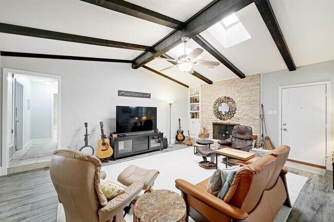 Building Photo - 110 Ridge Oak Dr