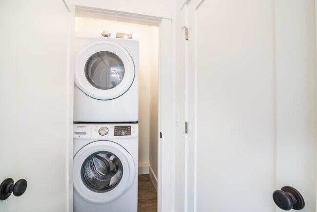 Building Photo - 1233 N Gower St