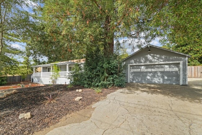 Building Photo - 789 Cañada Rd