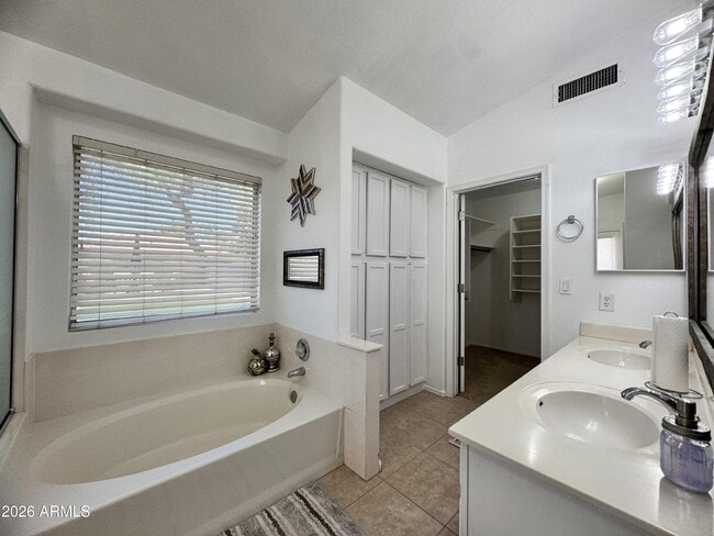 Building Photo - 1461 S Cholla Pl