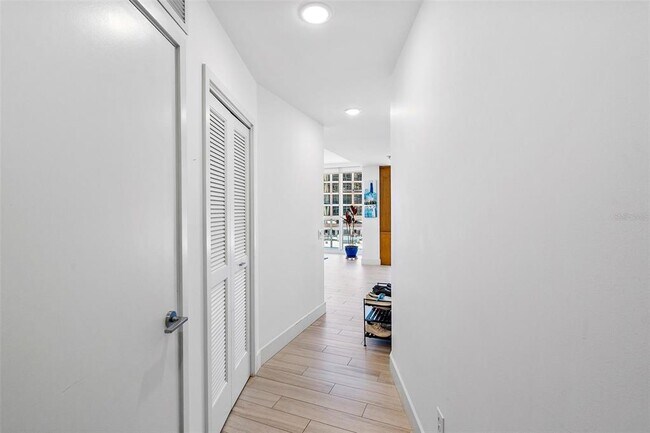 Building Photo - 175 1st St S