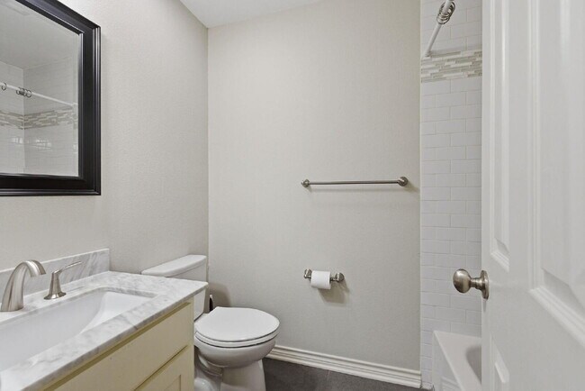 Building Photo - "Beautifully Maintained 3-Bedroom, 3-Bath Gem with Modern Updates, Spacious Living and Exceptiona...