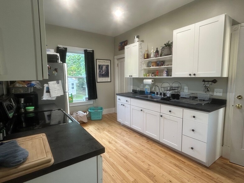 Kitchen - 59 Winter St
