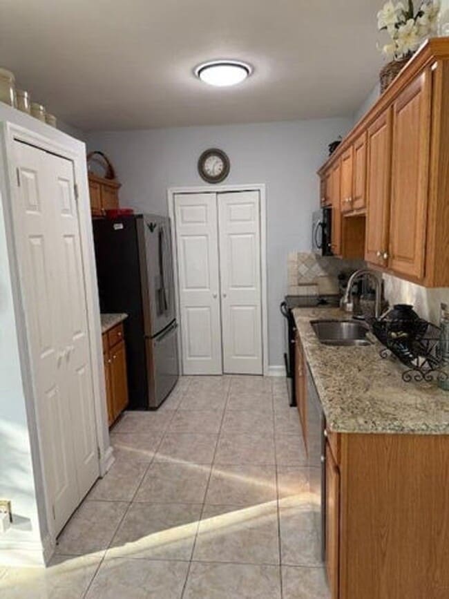 Building Photo - 9927 Kamena Cir