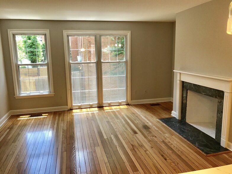 Building Photo - 2526 Queen Annes Ln NW