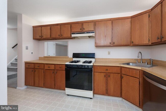 Building Photo - 11 Abelia Ct