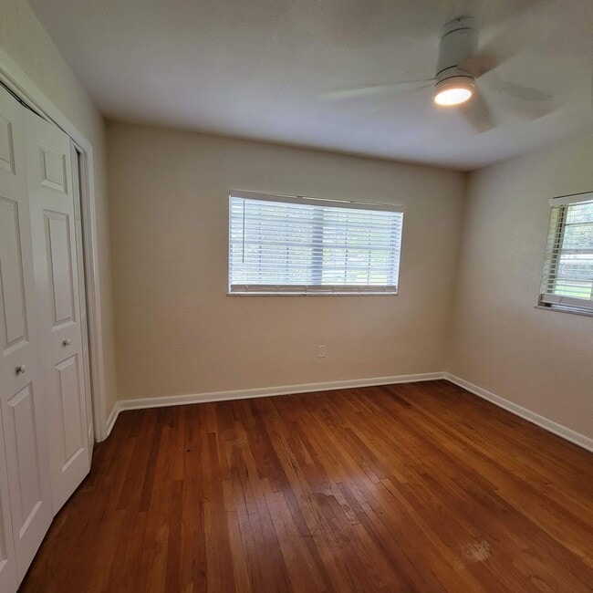 Building Photo - 3 bed, 2 bath 2 car carport