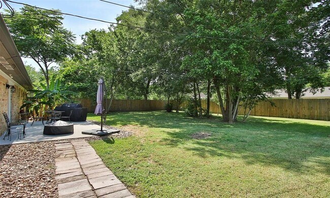 Building Photo - 5923 Dawnridge Dr