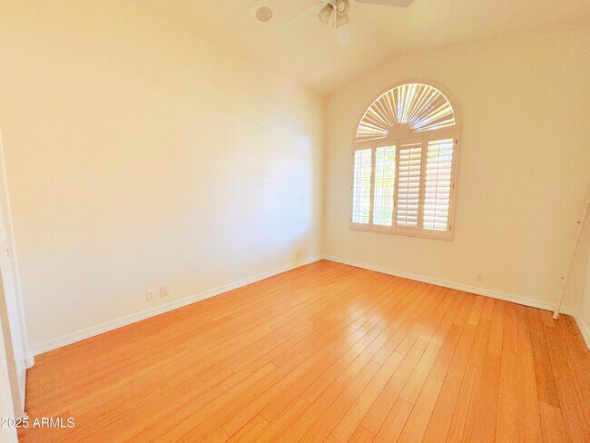 Building Photo - 3213 E Desert Flower Ln