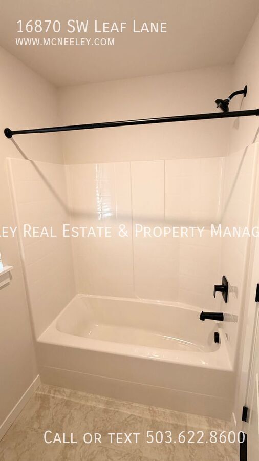 Building Photo - 16870 SW Leaf Ln