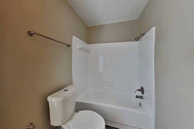 Building Photo - 6915 Renfro Dr