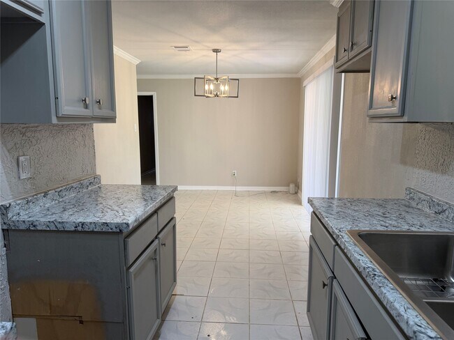 Building Photo - 9227 Vanwood St