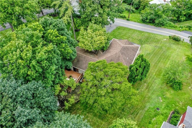 Building Photo - 5 Laurel Hill Rd