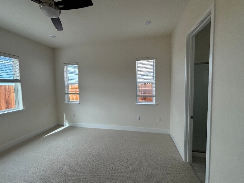 Building Photo - 3990 Bluestem St