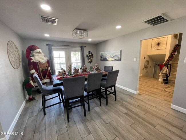 Building Photo - 10024 Fenway Dr