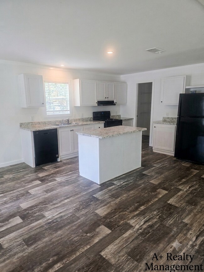 Building Photo - Move-in by AUGUST 10  ****Get 2 WEEKS FREE RENT ****