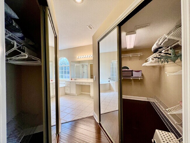 Building Photo - "Golf Course Living! Spacious 3-Bed, 2.5-Bath Home with 2,829 Sq Ft at The Oaks"