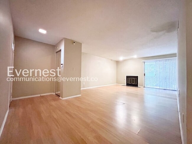 Building Photo - Spacious 2 Bed, 2 Bath Condo with Modern Amenities / No Pets Allowed / Available No!